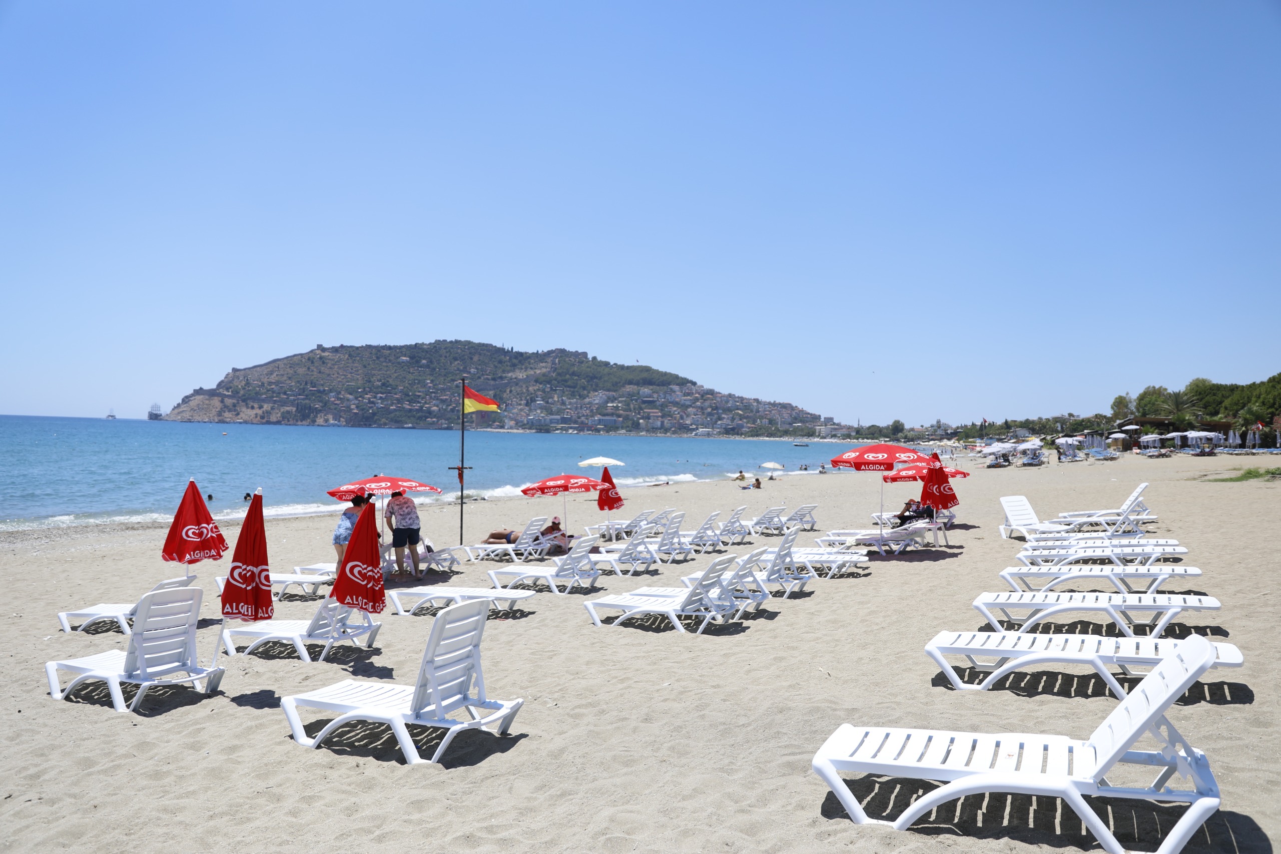 Kleopatra Batı Halk Plajı - Atatürk Bulvarı Migros altı